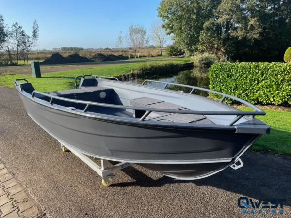 Qwest R400A aluminium sloep